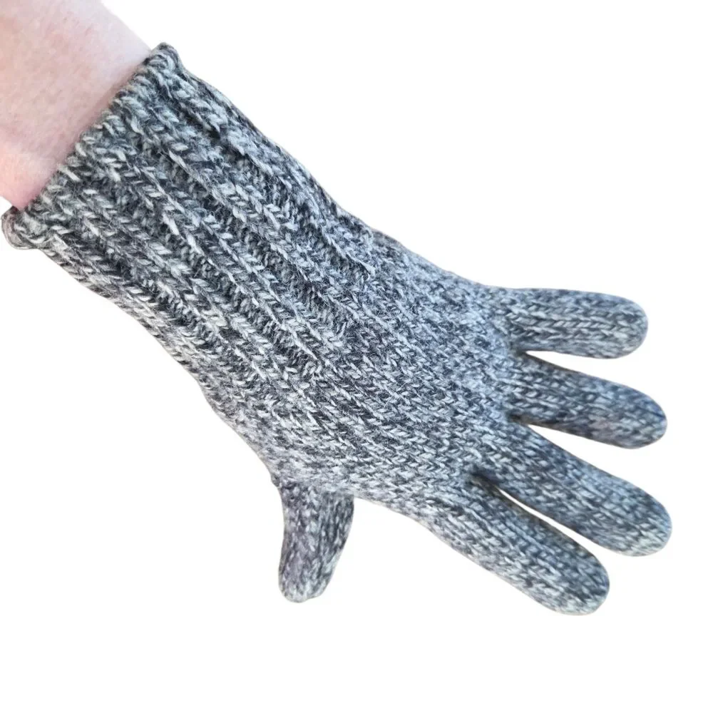 Hand Knit Artisan Wool Gloves Gray Sweater Knit NWOT Small